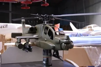 RC Model 500 Velikost AH-64 Vojaške Sivo Helikopter Epoksi Trup Z Ogljikovim Vložki