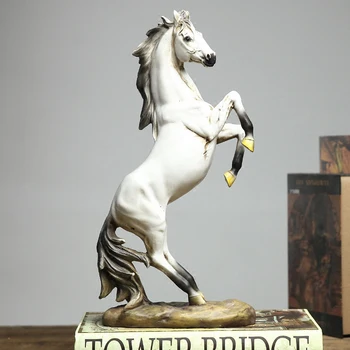 [MGT] Evropski polico konj dekoracijo stoji konj študija soba vina kabineta, majhna notranja oprema naslonjač urad odlikovanja